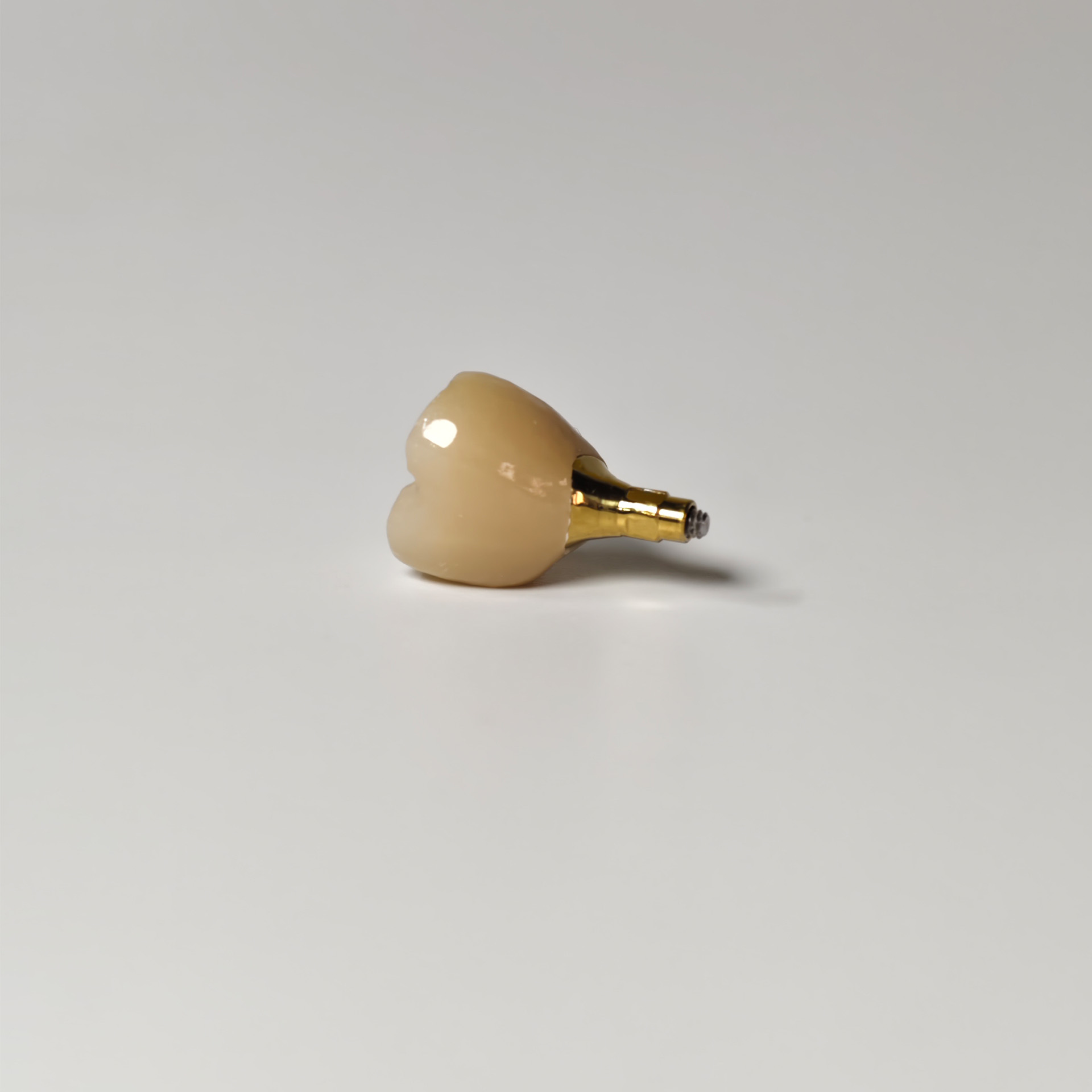 Zirconia crown with gold-plated abutment