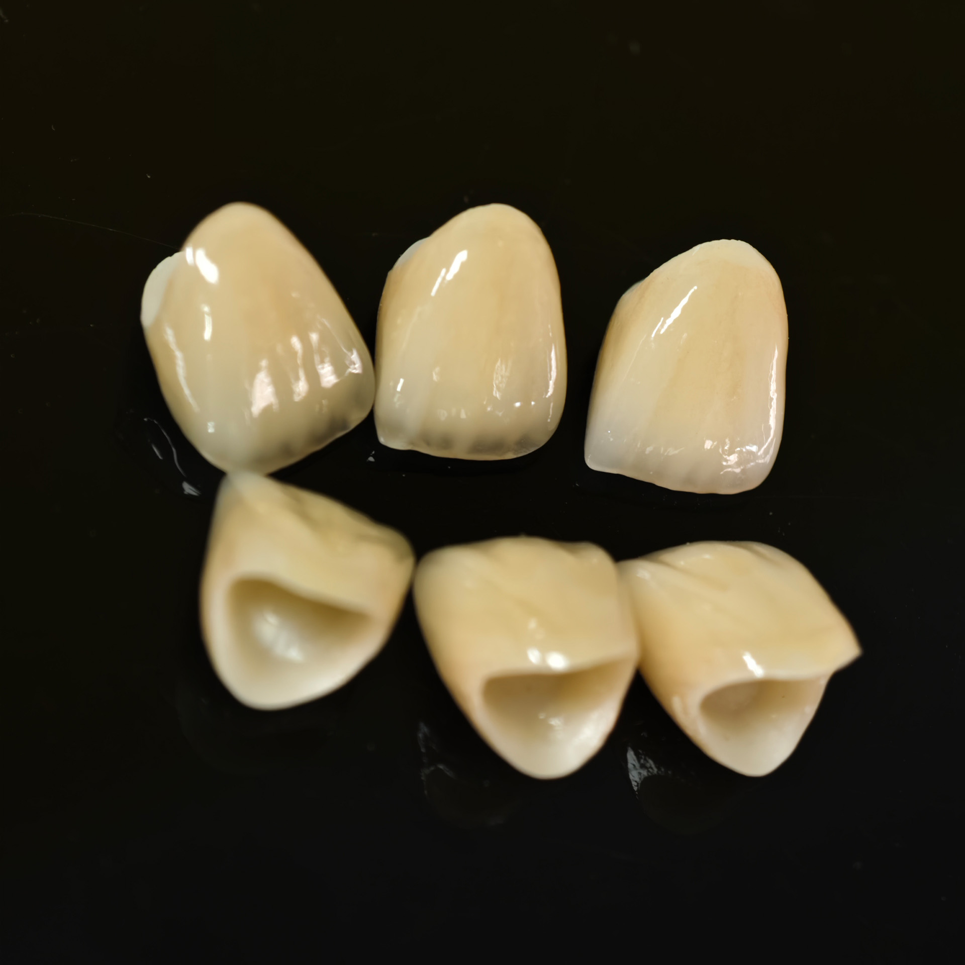 Multilayer Zirconia crowns Aesthetic sha